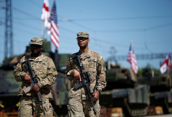 U.S. servicemen walk past U.S. M1A2 Abrams tanks as they arrive for the joint U.S.-Georgian exercise Noble Partner 2016 in Vaziani, Georgia, May 5, 2016 - Sputnik International
