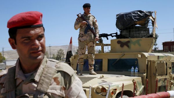 Iraqi soldiers guard their base in Makhmour, after it was freed from control of Islamic State, south of Mosul, April 17, 2016 Iraqi soldiers guard their base in Makhmour, after it was freed from control of Islamic State, south of Mosul, April 17, 2016 - Sputnik International
