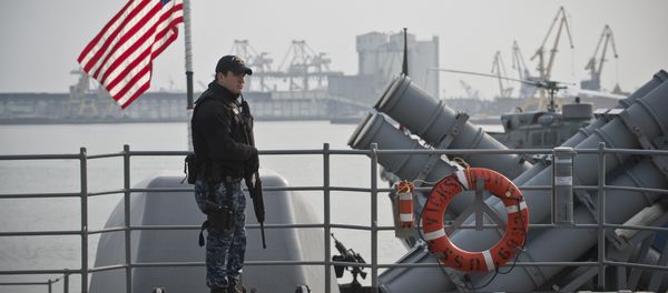 A US soldier stands guard at the USS Vicksburg cruiser ship docked at Constanta harbour in Constanta, Romania, on March 13, 2015. A US soldier stands guard at the USS Vicksburg cruiser ship docked at Constanta harbour in Constanta, Romania, on March 13, 2015. - Sputnik International