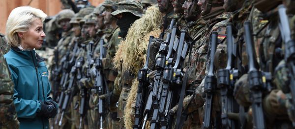 German Minister of Defense Ursula von der Leyen (C) posing with mountain infantry soldiers of the mountain infantry brigade 23 after she watched an exercise near the Bavarian village Bad Reichenhall, southern Germany, on March 23, 2016 German Minister of Defense Ursula von der Leyen (C) posing with mountain infantry soldiers of the mountain infantry brigade 23 after she watched an exercise near the Bavarian village Bad Reichenhall, southern Germany, on March 23, 2016 - Sputnik International
