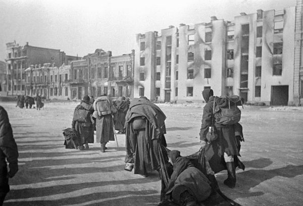 The last Nazi troops leaving liberated Stalingrad, 1943. The last Nazi troops leaving liberated Stalingrad, 1943. - Sputnik International