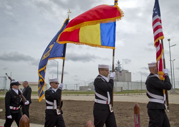 US Navy flag bearers, backdropped by the radar building of a missile defense base, during an opening ceremony attended by U.S., NATO and Romanian officials at a base in Deveselu, Southern Romania, Thursday, May 12, 2016. Russia has expressed concerns that the Aegis Ashore anti-missile systems in Poland and Romania could be converted to station offensive Tomahawk cruise missiles. US Navy flag bearers, backdropped by the radar building of a missile defense base, during an opening ceremony attended by U.S., NATO and Romanian officials at a base in Deveselu, Southern Romania, Thursday, May 12, 2016. Russia has expressed concerns that the Aegis Ashore anti-missile systems in Poland and Romania could be converted to station offensive Tomahawk cruise missiles. - Sputnik International