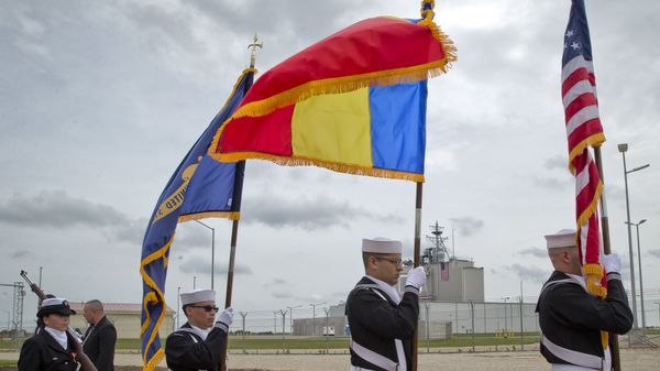  US Navy flag bearers, backdropped by the radar building of a missile defense base, during an opening ceremony attended by U.S., NATO and Romanian officials at a base in Deveselu, Southern Romania, Thursday, May 12, 2016. Russia has expressed concerns that the Aegis Ashore anti-missile systems in Poland and Romania could be converted to station offensive Tomahawk cruise missiles. - Sputnik International