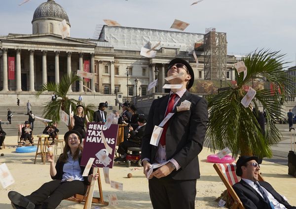 London's Trafalgar Square transformed into an interactive, tropical tax haven by Oxfam, Action Aid and Christian Aid. - Sputnik International