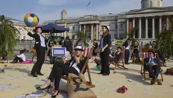London's Trafalgar Square transformed into an interactive, tropical tax haven by Oxfam, Action Aid and Christian Aid. / - Sputnik International