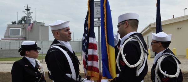 US Army personnel stand with the Romanian and the US flag during an inauguration ceremony of the US anti-missile station Aegis Ashore Romania (in the background) at the military base in Deveselu, Romania on May 12, 2016. US Army personnel stand with the Romanian and the US flag during an inauguration ceremony of the US anti-missile station Aegis Ashore Romania (in the background) at the military base in Deveselu, Romania on May 12, 2016. - Sputnik International