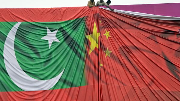 Flags of Pakistan and China - Sputnik International