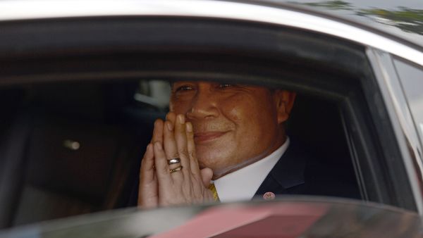 Thai Prime Minister Prayut Chan-O-Cha makes a traditional greeting - Sputnik International