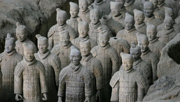 Terracotta Warriors on display at Pit 1 at the heavily-travelled Terracotta Warrior Museum on the outskirts of Xian, in northwest China's Shaanxi province - Sputnik International