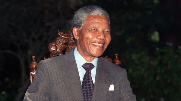 Anti-apartheid leader and African National Congress (ANC) member Nelson Mandela smiles during a photo session after his first press conference since his release from jail, 12 February 1990 in Cape Town. (File) Anti-apartheid leader and African National Congress (ANC) member Nelson Mandela smiles during a photo session after his first press conference since his release from jail, 12 February 1990 in Cape Town. (File) - Sputnik International