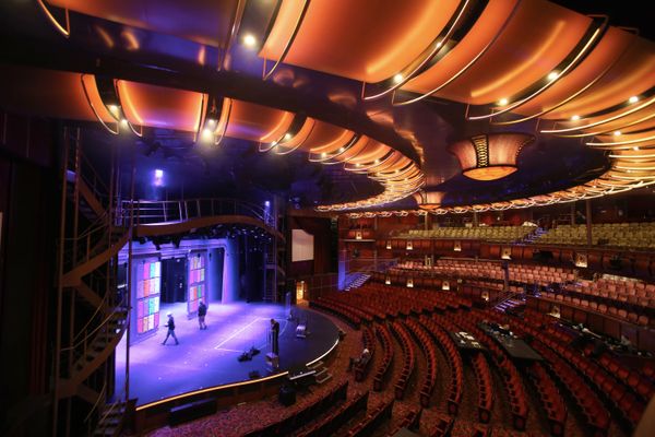 General view of the auditorium inside the Harmony of the Seas cruise ship - Sputnik International