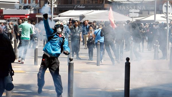 A masked demonstrator throws a tear gas canister during a clash with police, after a demonstration in Marseille, southern France, Thursday, May 12, 2016 A masked demonstrator throws a tear gas canister during a clash with police, after a demonstration in Marseille, southern France, Thursday, May 12, 2016 - Sputnik International
