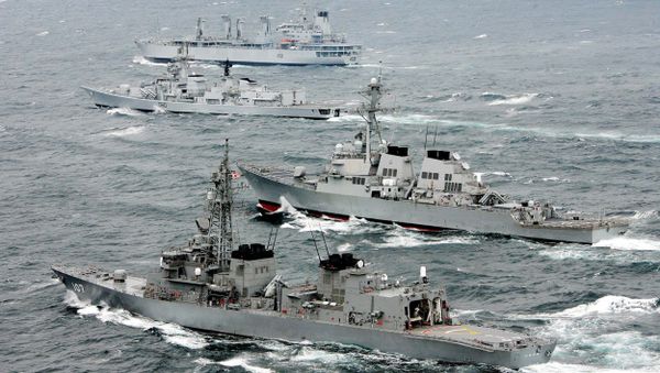 Naval ships from (Bottom to top) Japan, United States and India (tow ships) operate the first joint naval exercise in the Pacific Ocean off the coast of Japan's Chiba prefecture (File) - Sputnik International
