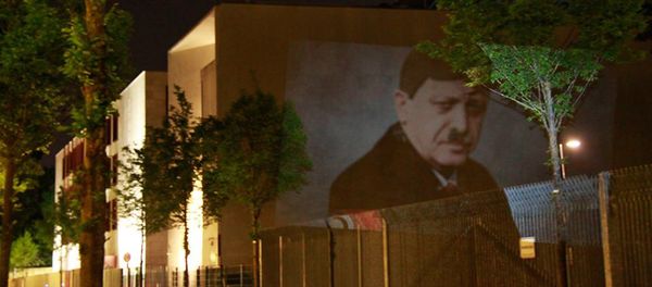 Kunst-Protest an Türkischer Botschaft in Berlin Kunst-Protest an Türkischer Botschaft in Berlin - Sputnik International