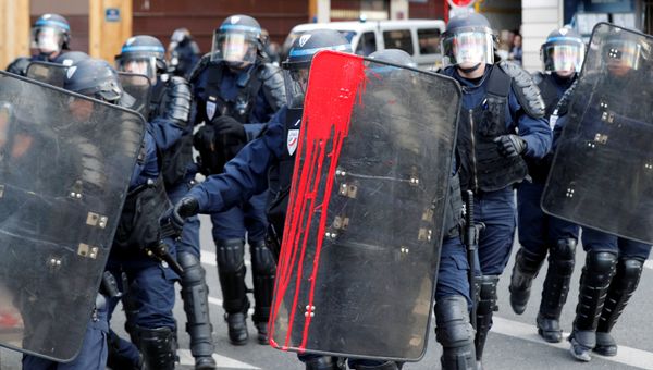 French police during a demonstration against the French labour law proposal in Paris, France, as part of a nationwide labor reform protests and strikes, April 28, 2016.  - Sputnik International