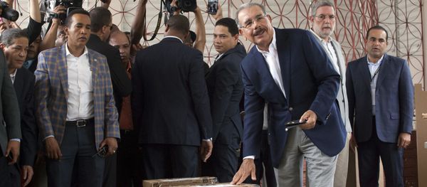 Danilo Medina, current president and presidential candidate for the Dominican Liberation Party, casts his ballot during the general elections, in Santo Domingo, Dominican Republic, Sunday, May 15, 2016 - Sputnik International