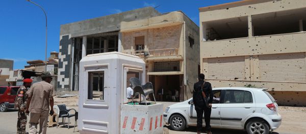 Members for the Libyan Armed Forces stand at a checkpoint in Benghazi, Libya May 16, 2016 - Sputnik International