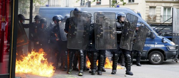 French gendarmes gather together during clashes with protestors at a demonstration against French labour law reforms in Paris, France, May 17, 2016 - Sputnik International