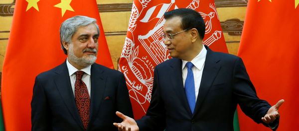 Chinese Premier Li Keqiang (R) talks with Afghan Chief Executive Officer Abdullah Abdullah at a signing ceremony at the Great Hall of the People in Beijing, China, May 16, 2016 Chinese Premier Li Keqiang (R) talks with Afghan Chief Executive Officer Abdullah Abdullah at a signing ceremony at the Great Hall of the People in Beijing, China, May 16, 2016 - Sputnik International