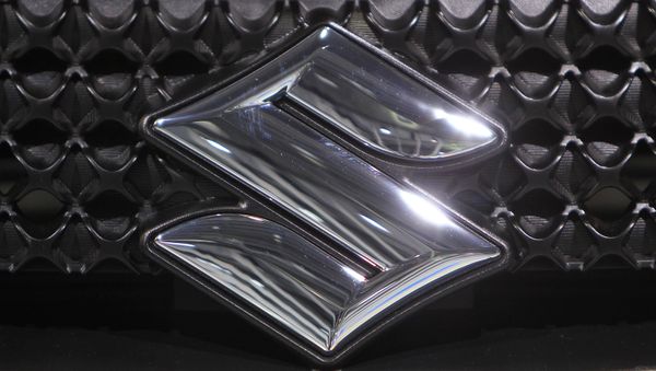The logo of carmaker Suzuki is seen during the international motor show IAA (Internationale Automobil-Ausstellung) in Frankfurt/M, western Germany, on September 14, 2011 - Sputnik International