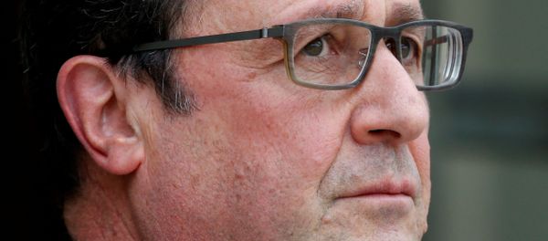 French President Francois Hollande waits for a guest at the Elysee Palace in Paris, France, December 2, 2015. French President Francois Hollande waits for a guest at the Elysee Palace in Paris, France, December 2, 2015. - Sputnik International