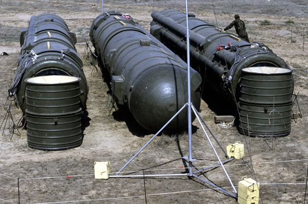 A bundle of three Soviet RSD-10 missiles prepared for demolition at the Kapustin Yar launch site. The missiles were destroyed in accordance with the INF Treaty. - Sputnik International