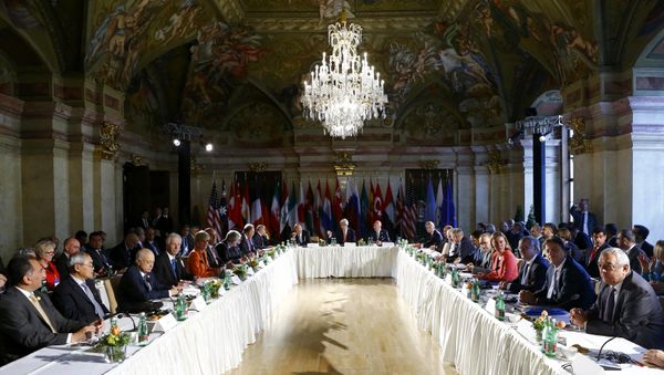 Russian Foreign Minister Sergei Lavrov, center left, U.S. Secretary of State John Kerry, center and United Nations special envoy for Syria Staffan de Mistura, center right, attend the ministerial meeting on Syria in Vienna, Austria, Tuesday, May 17, 2016 Russian Foreign Minister Sergei Lavrov, center left, U.S. Secretary of State John Kerry, center and United Nations special envoy for Syria Staffan de Mistura, center right, attend the ministerial meeting on Syria in Vienna, Austria, Tuesday, May 17, 2016 - Sputnik International