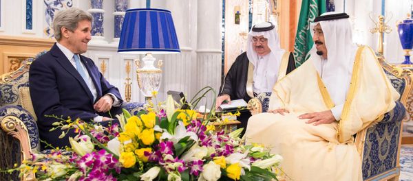 In this May 15, 2016 photo released by the Saudi Press Agency, SPA, Saudi Arabia King Salman bin Abdul Aziz, right, meets with U.S. Secretary of State John Kerry in Jiddah, Saudi Arabia - Sputnik International