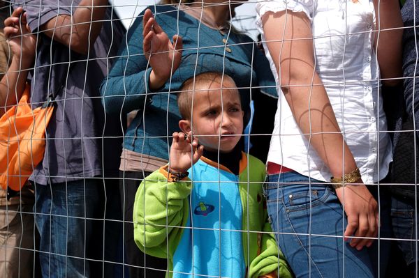 A boy queues for free food at a makeshift camp for migrants and refugees at the Greek-Macedonian border near the village of Idomeni, Greece, May 11, 2016. - Sputnik International