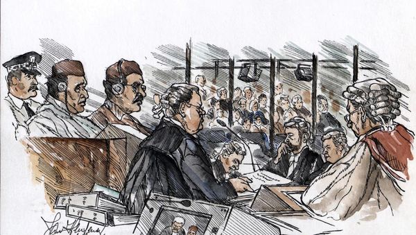 William Taylor (C), the lawyer of Libyan suspect Abdel Basset al-Megrahi (3rdL), flanked by suspect Lamen Khalifa Fhimah (2ndL), delivers his closing argument for the defence to the court presided by Lord Sutherland (R) at Camp Zeist, Netherlands, 11 January 2001. - Sputnik International