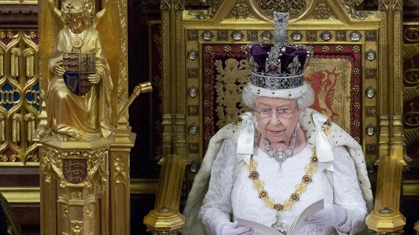 Britain's Queen Elizabeth II delivers the Queen's Speech during the State Opening of Parliament in central London, on May 18, 2016 - Sputnik International