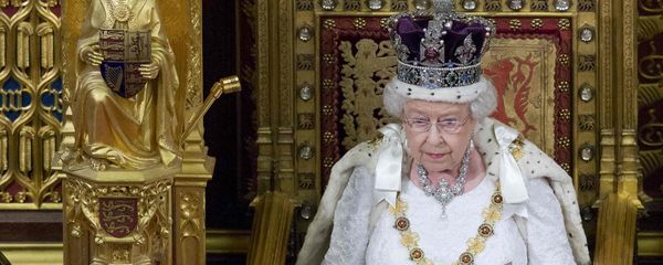 Britain's Queen Elizabeth II delivers the Queen's Speech during the State Opening of Parliament in central London, on May 18, 2016 - Sputnik International