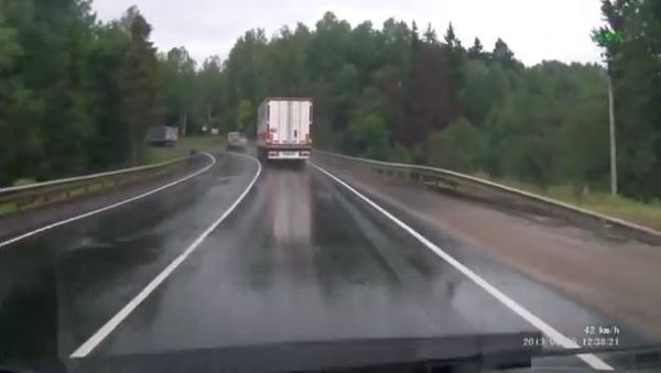 Near Death Car Accident - Sputnik International
