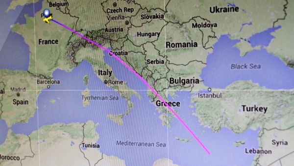 The flight path of EgyptAir flight MS804 from Paris to Cairo is seen on a flight tracking screen May 19, 2016 - Sputnik International