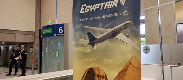 Airport security staff stand near the EgyptAir counter at Charles de Gaulle Airport outside of Paris, France, Thursday, May 19, 2016 Airport security staff stand near the EgyptAir counter at Charles de Gaulle Airport outside of Paris, France, Thursday, May 19, 2016 - Sputnik International
