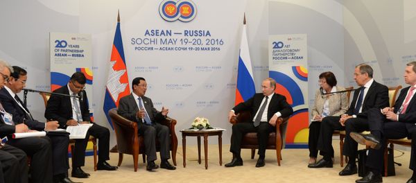 President Vladimir Putin meets with Prime Minister of Cambodia Hun Sen - Sputnik International