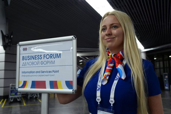 A volunteer greets participants in the ASEAN-Russia Business Forum at Sochi International Airport A volunteer greets participants in the ASEAN-Russia Business Forum at Sochi International Airport - Sputnik International