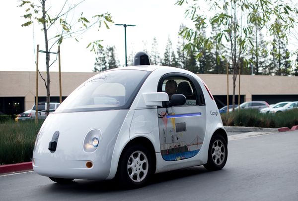 A self-driving car traverses a parking lot at Google's headquarters in Mountain View, California on January 8, 2016. A self-driving car traverses a parking lot at Google's headquarters in Mountain View, California on January 8, 2016. - Sputnik International