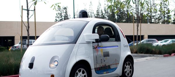 A self-driving car traverses a parking lot at Google's headquarters in Mountain View, California on January 8, 2016. A self-driving car traverses a parking lot at Google's headquarters in Mountain View, California on January 8, 2016. - Sputnik International