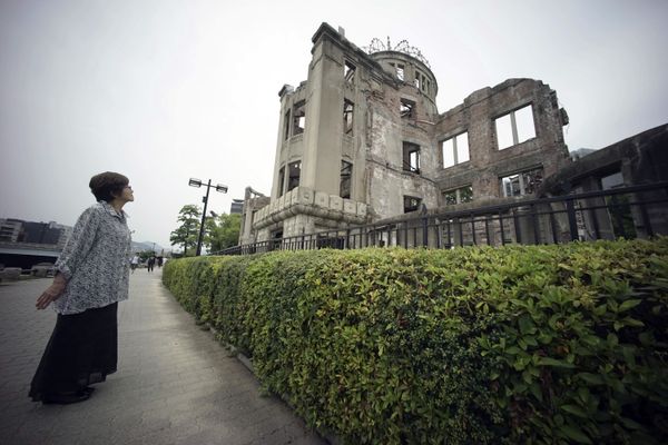 Kimie Mihara, a survivor of the 1945 atomic bombing, looks at the Atomic Bomb Dome, as it is known today in Hiroshima. Kimie Mihara, a survivor of the 1945 atomic bombing, looks at the Atomic Bomb Dome, as it is known today in Hiroshima. - Sputnik International