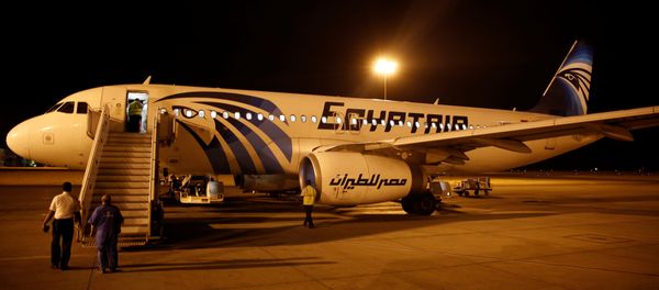 Airport security check an EgyptAir plane after it arrived from Cairo to Luxor International Airport, Egypt Airport security check an EgyptAir plane after it arrived from Cairo to Luxor International Airport, Egypt - Sputnik International