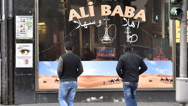 Migrants walk in the so-called Mahgreb Quarter in Duesseldorf, Germany - Sputnik International