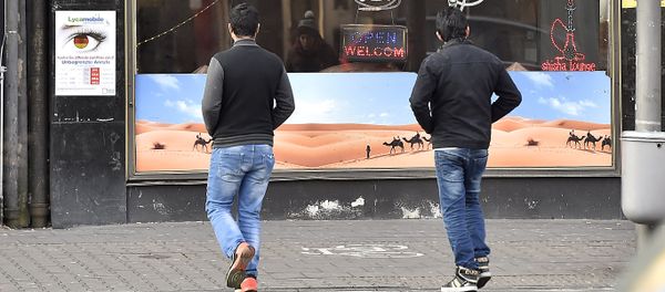 Migrants walk in the so-called Mahgreb Quarter in Duesseldorf, Germany - Sputnik International