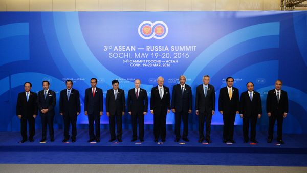 Photo session of the delegation heads - ASEAN-Russia Summit participants at the Radisson Blu Resort & Congress Centre in Sochi - Sputnik International