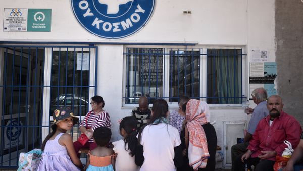 Migrants and uninsured Greek residents wait to be received at a Doctors of the World (MDM) medical center in Athens on July 2, 2015. Migrants and uninsured Greek residents wait to be received at a Doctors of the World (MDM) medical center in Athens on July 2, 2015. - Sputnik International