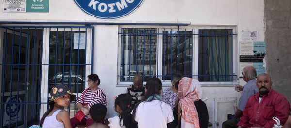 Migrants and uninsured Greek residents wait to be received at a Doctors of the World (MDM) medical center in Athens on July 2, 2015. Migrants and uninsured Greek residents wait to be received at a Doctors of the World (MDM) medical center in Athens on July 2, 2015. - Sputnik International