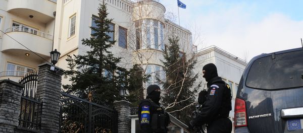 EU special unit police officers stand in front of the residence of Uke Rugova in Pristina on February 5, 2014. (File) - Sputnik International