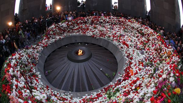 Residents of Yerevan and Armenian regions lay flowers to the Eternal Flame at the Tsitsernakaberd Armenian Genocide memorial in Yerevan. (File) Residents of Yerevan and Armenian regions lay flowers to the Eternal Flame at the Tsitsernakaberd Armenian Genocide memorial in Yerevan. (File) - Sputnik International
