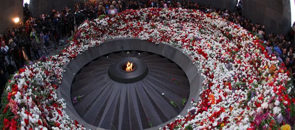 Residents of Yerevan and Armenian regions lay flowers to the Eternal Flame at the Tsitsernakaberd Armenian Genocide memorial in Yerevan. (File) - Sputnik International