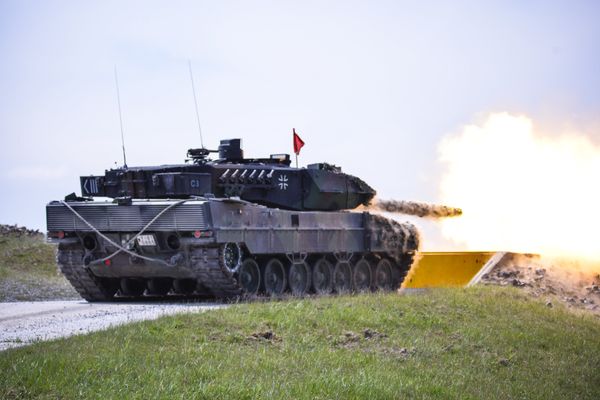 German Bundeswehr Soldiers, fire at their target. - Sputnik International